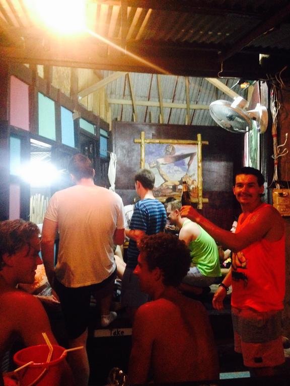Bamboozle Hostel Haad Rin Bagian luar foto
