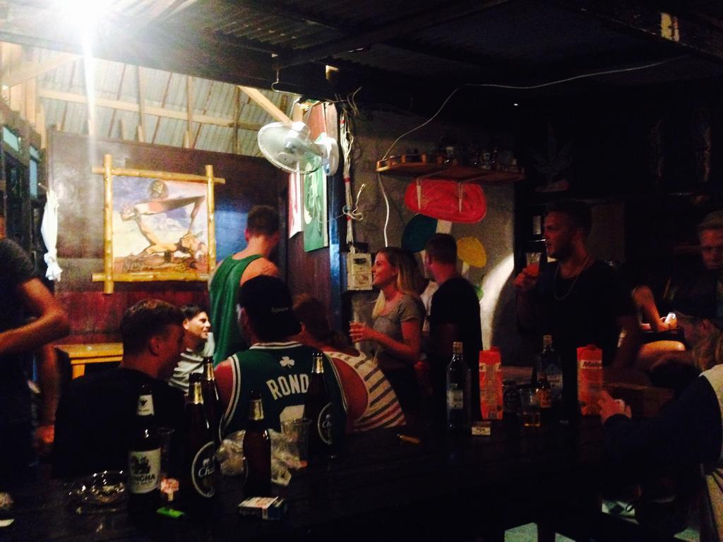 Bamboozle Hostel Haad Rin Bagian luar foto