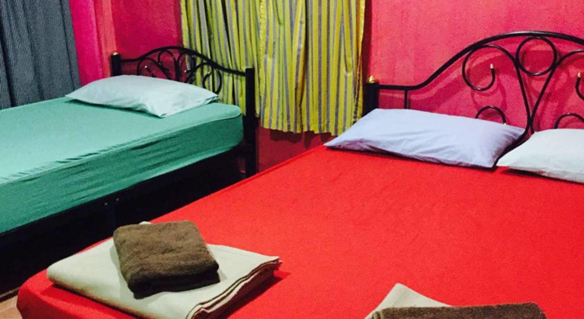 Bamboozle Hostel Haad Rin Bagian luar foto